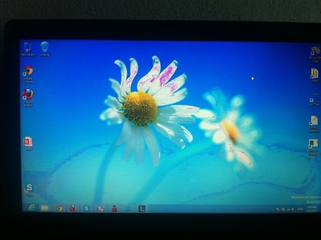 Nguyên nhân máy chiếu bị màu xanh và cách xử lý nhanh chóng