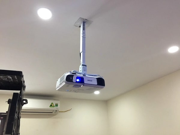 Hướng dẫn chi tiết từ A - Z cách lắp máy chiếu lên trần nhà