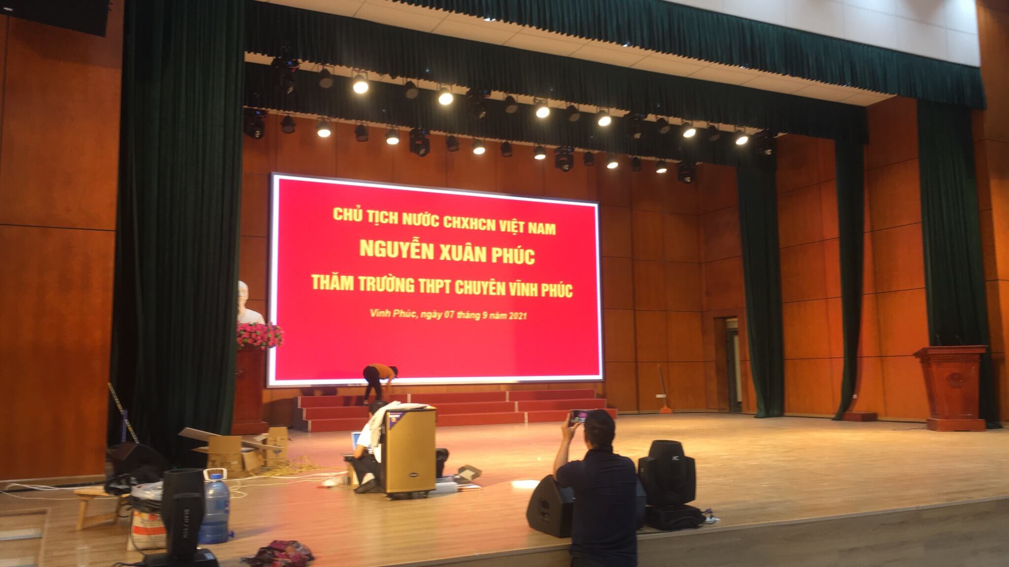 Báo Giá Màn Hình LED Hội Trường Mới Nhất Hiện Nay - PEI.VN