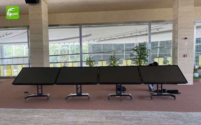 Dự án lắp đặt màn hình tương tác LG 65TR3DQ tại Sàn Giao Dịch BĐS Công ty Đại Quang Minh