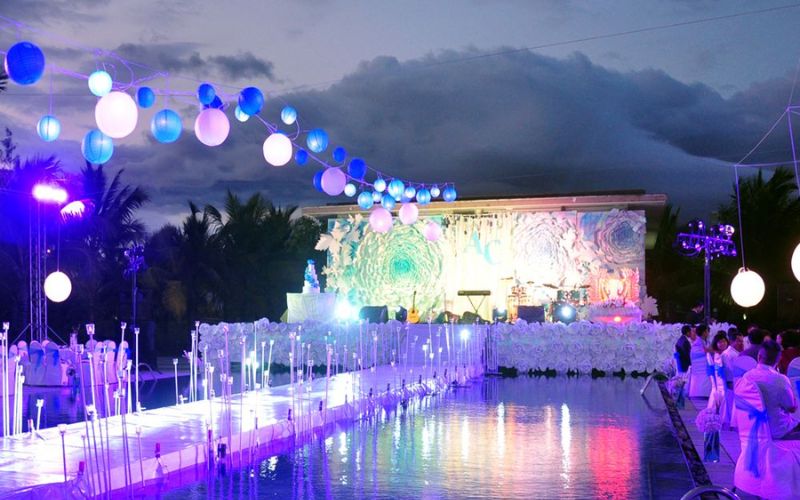 Tạo không gian trang nghiêm trọng và lãng mạn