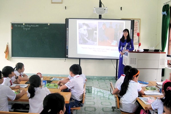 Sự thuận tiện khi chọn cách treo máy chiếu lên trần nhà