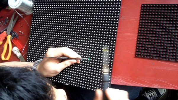 Các bước thực hiện kiểm tra điểm chết màn hình LED.