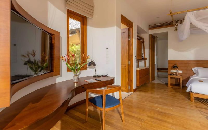 Hotel TV 43US66OH tại Ana Mandara Cam Ranh được lắp đặt trong Suite một phòng ngủ hướng biển. 