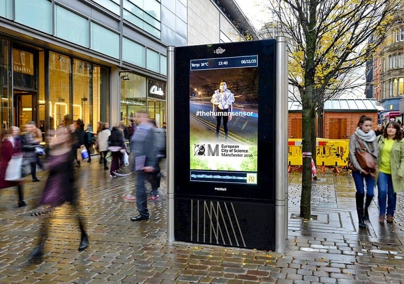 Quảng cáo màn hình kỹ thuật số giúp tiếp cận khách hàng chủ động hơn.