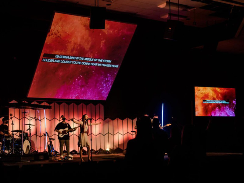 Ý tưởng thiết kế màn hình hình sân khấu phòng trà độc đáo