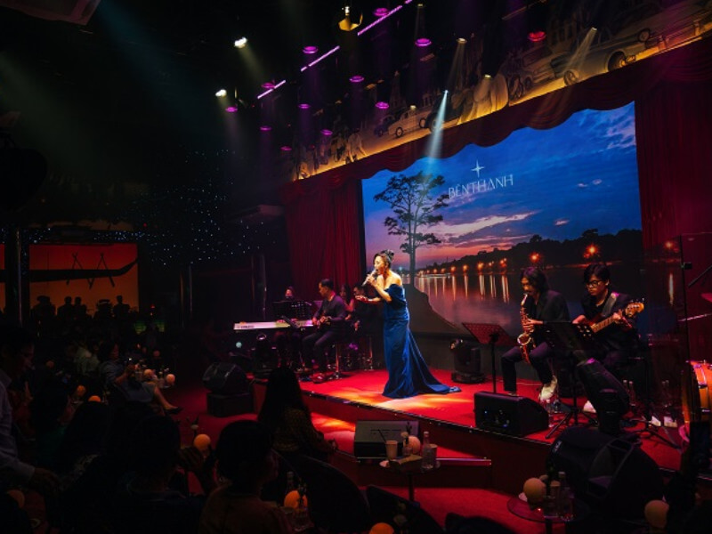 Lựa chọn màn hình có kích cỡ phù hợp với sân khấu phòng trà